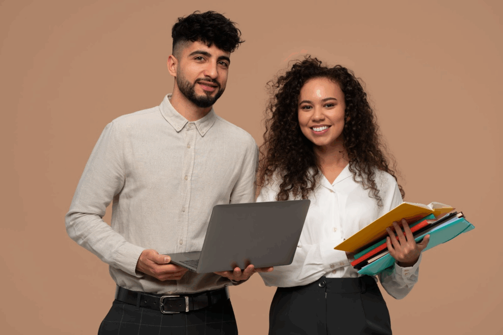 Universitários em busca de experiência: diferenças entre estágio e CLT no Brasil