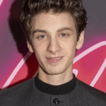 Quem é Mark Eydelshteyn? Biografia e trajetória do ator russo