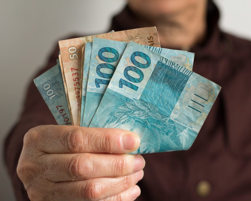 Profissionais formais buscam crédito com parcelas que caibam no orçamento Profissionais formais buscam crédito com parcelas que caibam no orçamento